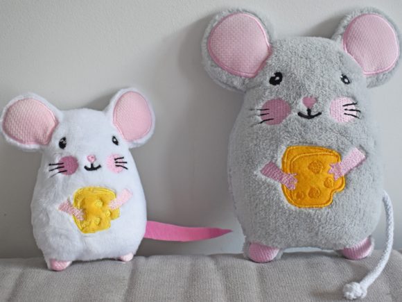 Mouse Stuffie ITH: A Seasonal Design Review for Holiday Creators